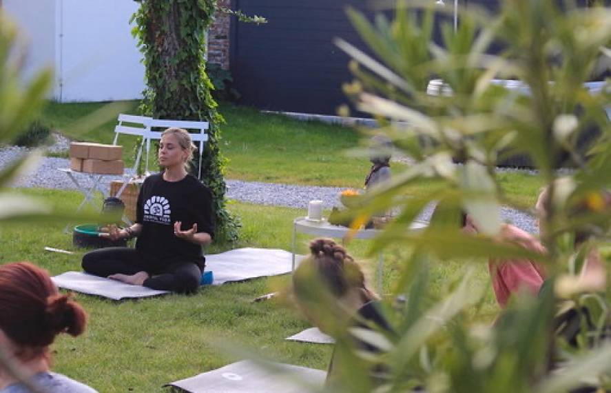 Yoga Stunde bei Caro Mindful Yoga