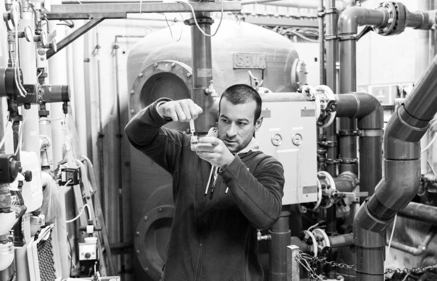 Haustechniker bei der Arbeit