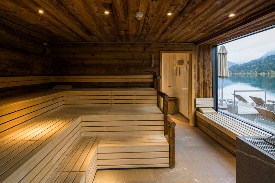 Sauna with lake view Strandhotel am Weissensee