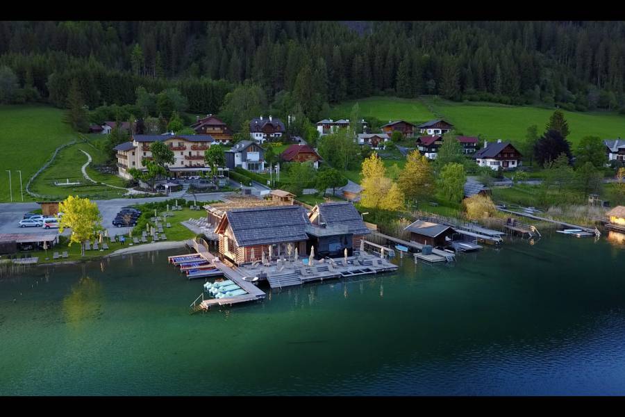 Strandhotel am Weissensee in Neusach