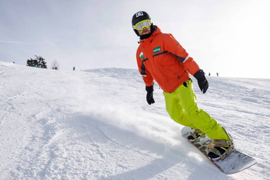 Snowboarder in der Winterregion Weissensee