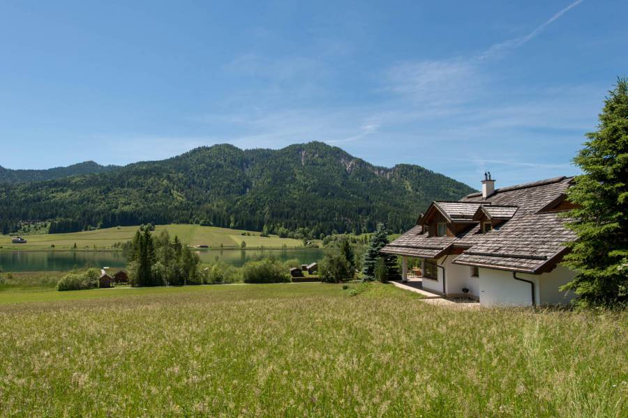 Villa Weissensee mit Blick auf die Berge
